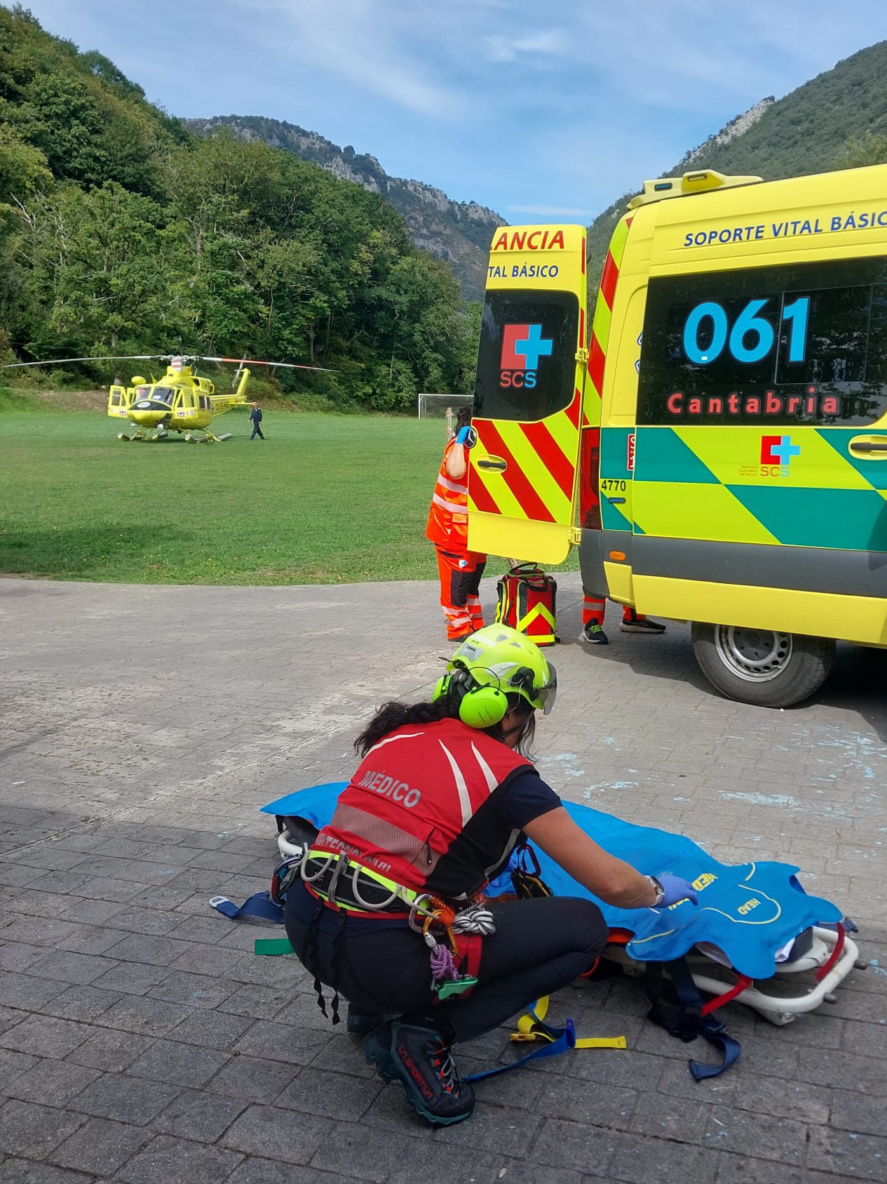 Traslado sanitario aéreo urgente desde Celis a Santander por una afección cardíaca