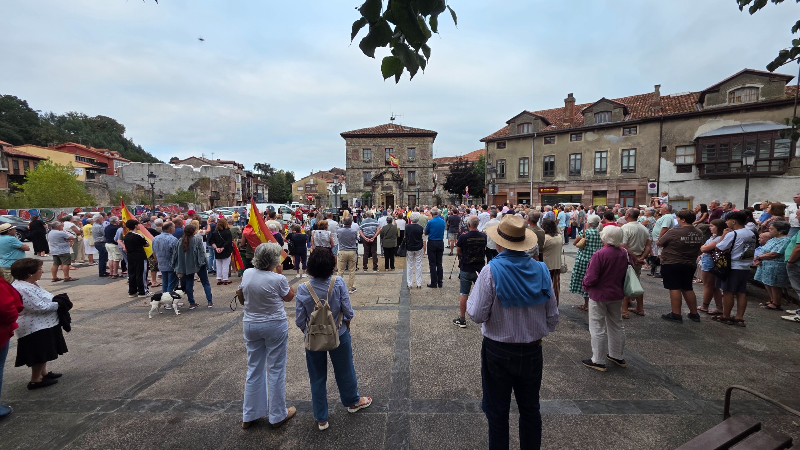 Cabezón de la Sal se suma a la concentración de apoyo y solidaridad con Ceuta