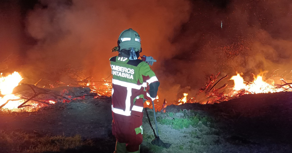 Incendio de restos de poda en San Vicente de la Barquera moviliza a los servicios de emergencia